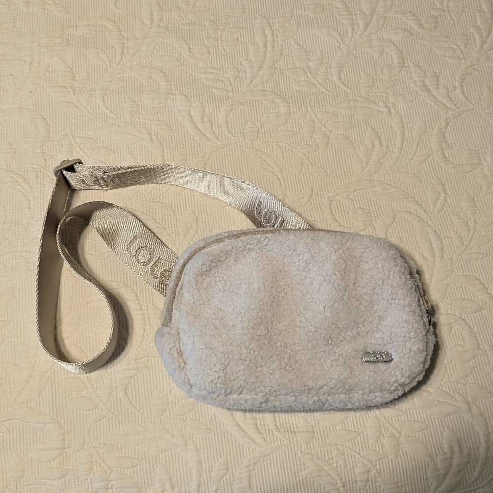 SOLD - NWOT Lole Cream Fleece Belt Bag